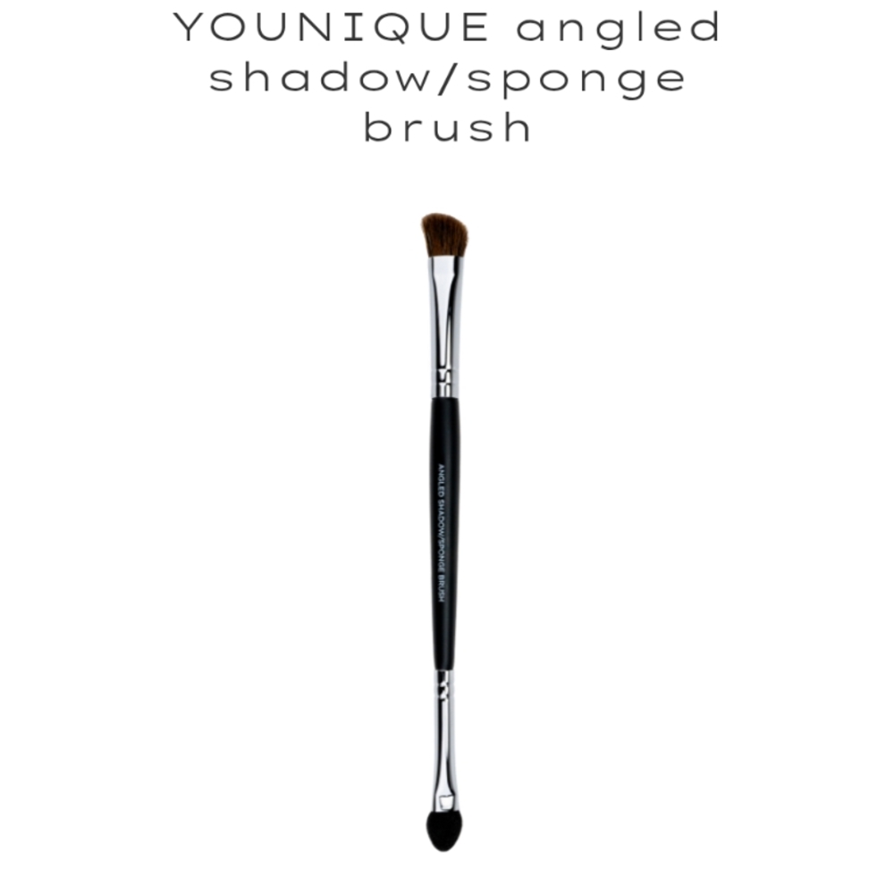 Younique Angled Shadow/Sponge Brush - Black